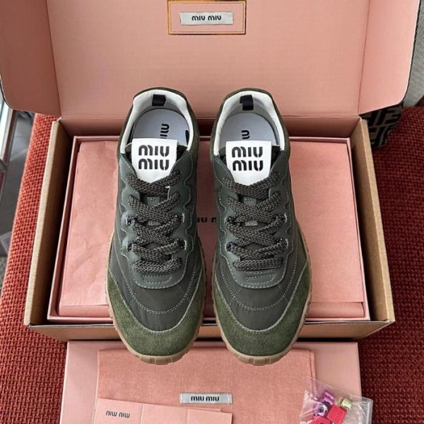 Sneakers MIUMIU New Tyre in pelle verde oliva scuro (QCD19F)