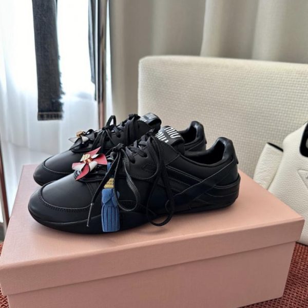 Scarpe da ginnastica tedesche MIUMIU Primavera/Estate, modello retrò color-block, nere (5ZGUH0)