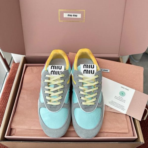 Scarpe da allenamento tedesche MIUMIU stile retrò con blocchi di colore, azzurre (86124W)