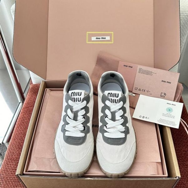 Le nuove sneakers in pelle Tyre di MIUMIU (RRAEL2)
