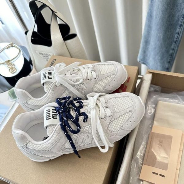 Sneakers in pelle scamosciata MIUMIU x NB 530 SL, bianche (SLU938)