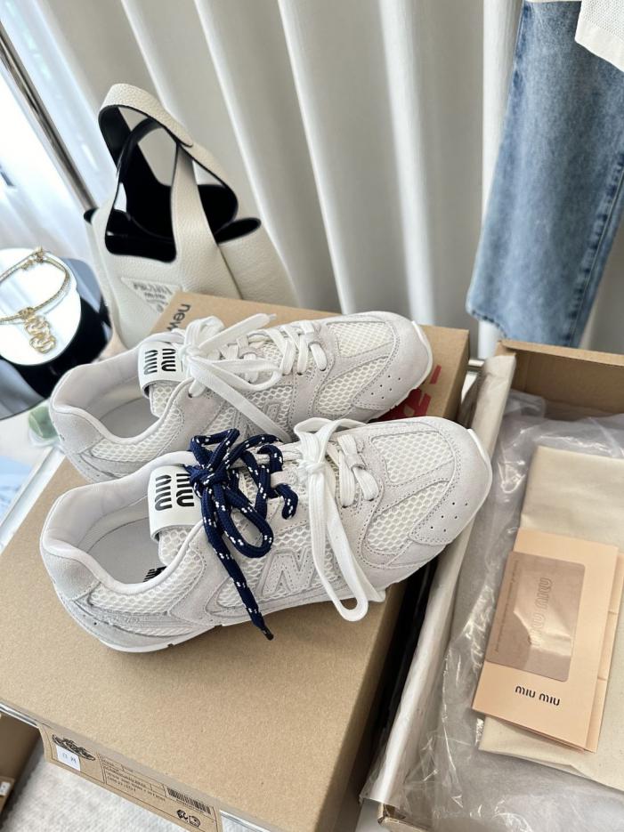 repliche,replica,perfette,siti di,affidabili,migliori siti,dove comprare,1:1,scarpe da ginnastica Sneakers in pelle scamosciata MIUMIU x NB 530 SL, bianche (SLU938) repliche,replica,perfette,siti di,affidabili,migliori siti,dove comprare,1:1,scarpe da ginnastica Sneakers in pelle scamosciata MIUMIU x NB 530 SL, bianche (SLU938)