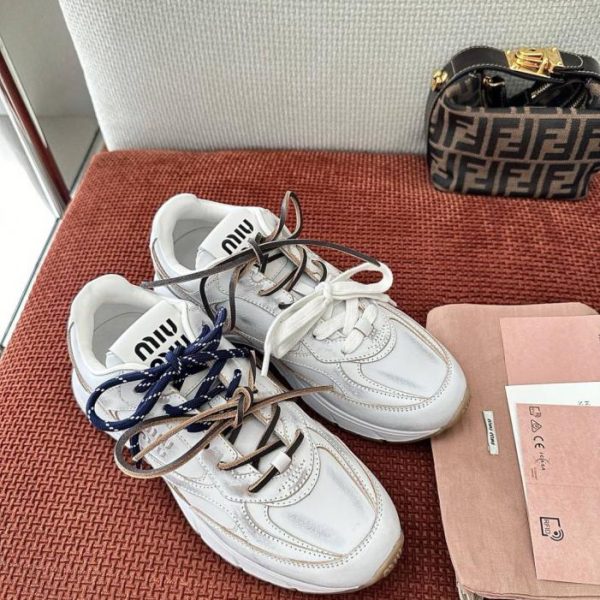 Sneakers casual retrò effetto invecchiato MIUMIU con tomaia in pelle effetto invecchiato (MKFENI)