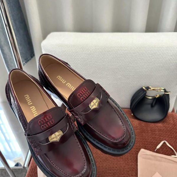 Mocassini con plateau in pelle stile retrò MIUMIU, colore rosso intenso (4RQ2TS)