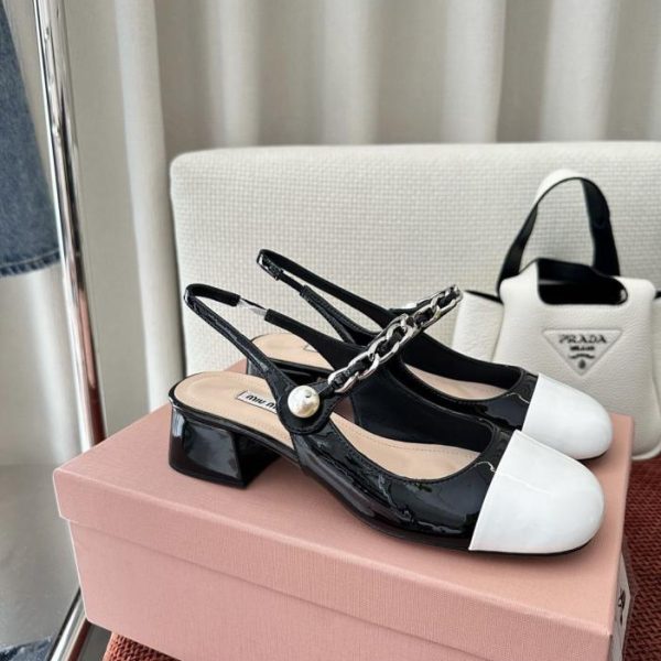 repliche,replica,perfette,siti di,affidabili,migliori siti,dove comprare,1:1,scarpe da ginnastica Sandali con tacco alto e cinturini in pelle verniciata MIUMIU, neri (C3Z9E0)