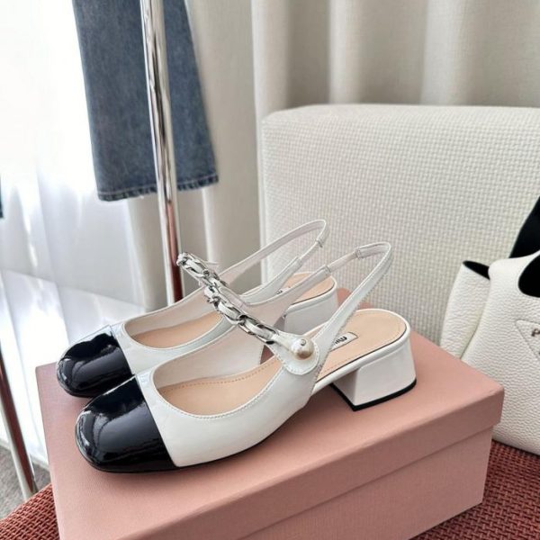 Sandali con tacco alto e cinturini in pelle verniciata MIUMIU, bianchi (DB8OCO)