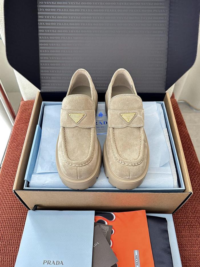repliche,replica,perfette,siti di,affidabili,migliori siti,dove comprare,1:1,scarpe da ginnastica Nuovi mocassini con plateau di Prada con logo triangolare, color albicocca (NB62B8) repliche,replica,perfette,siti di,affidabili,migliori siti,dove comprare,1:1,scarpe da ginnastica Nuovi mocassini con plateau di Prada con logo triangolare, color albicocca (NB62B8)