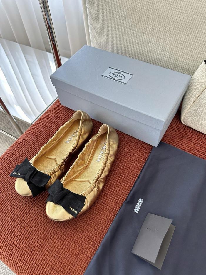 repliche,replica,perfette,siti di,affidabili,migliori siti,dove comprare,1:1,scarpe da ginnastica Ballerine Prada Mordore in pelle nappa con fiocco, color oro platino (AW5ZZJ) repliche,replica,perfette,siti di,affidabili,migliori siti,dove comprare,1:1,scarpe da ginnastica Ballerine Prada Mordore in pelle nappa con fiocco, color oro platino (AW5ZZJ)