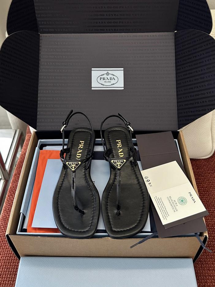 repliche,replica,perfette,siti di,affidabili,migliori siti,dove comprare,1:1,scarpe da ginnastica Infradito Prada in pelle verniciata con logo triangolare, nere (KSG2ND) repliche,replica,perfette,siti di,affidabili,migliori siti,dove comprare,1:1,scarpe da ginnastica Infradito Prada in pelle verniciata con logo triangolare, nere (KSG2ND)