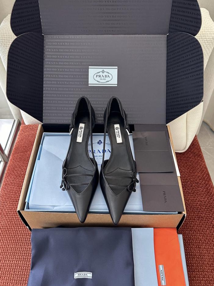 repliche,replica,perfette,siti di,affidabili,migliori siti,dove comprare,1:1,scarpe da ginnastica Décolleté Prada in pelle nera opaca, modello da passerella (J8L5HI) repliche,replica,perfette,siti di,affidabili,migliori siti,dove comprare,1:1,scarpe da ginnastica Décolleté Prada in pelle nera opaca, modello da passerella (J8L5HI)