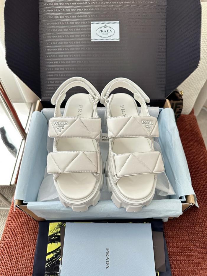 repliche,replica,perfette,siti di,affidabili,migliori siti,dove comprare,1:1,scarpe da ginnastica Sandali Prada Monolith in pelle nappa con chiusura a strappo, collezione Primavera/Estate, colore bianco (B8MJZH) repliche,replica,perfette,siti di,affidabili,migliori siti,dove comprare,1:1,scarpe da ginnastica Sandali Prada Monolith in pelle nappa con chiusura a strappo, collezione Primavera/Estate, colore bianco (B8MJZH)