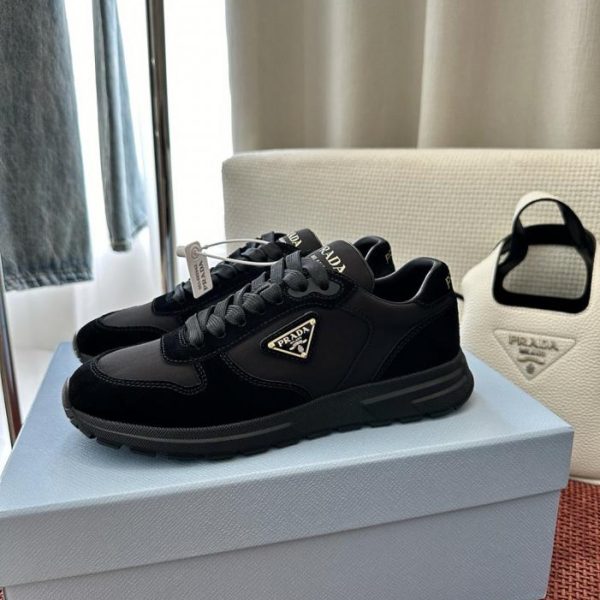 Sneakers Prada Prax 2.0 Primavera/Estate in nylon riciclato e pelle scamosciata, nere (RB292T)