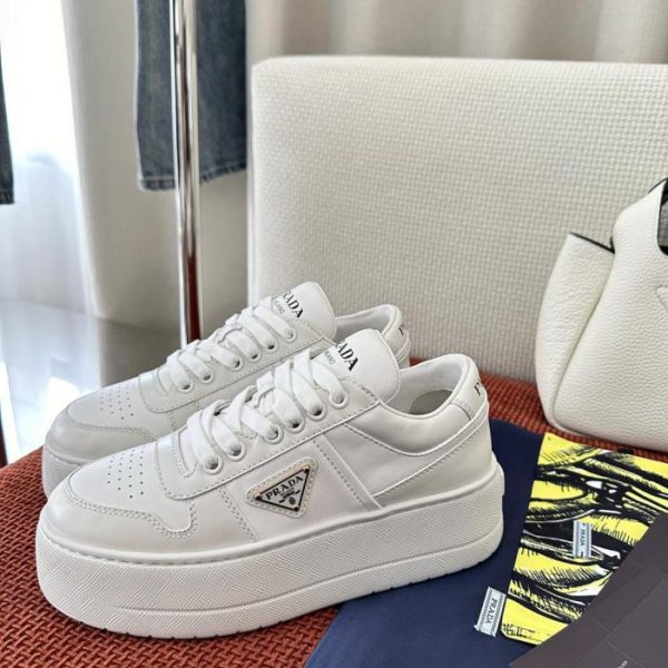 Sneakers Prada Downtown Bold in pelle con plateau, bianche - (2FCJUM)