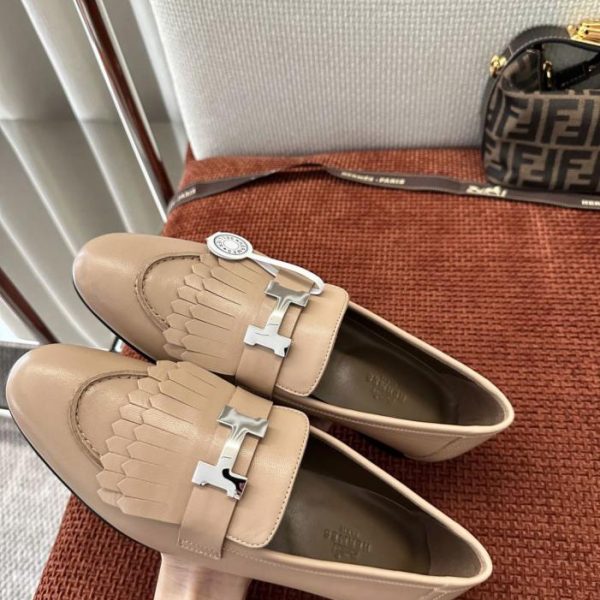 Mocassini Hermes Royal Vintage con fibbia a H e nappine, color cammello (XZ25OU)