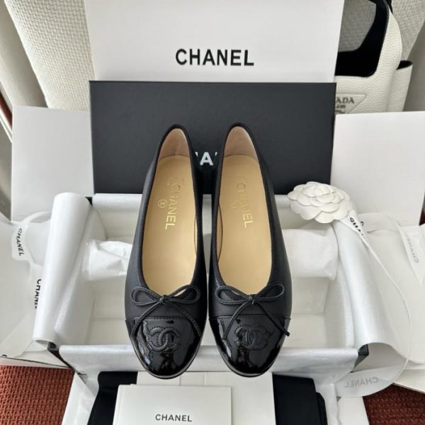 repliche,replica,perfette,siti di,affidabili,migliori siti,dove comprare,1:1,scarpe da ginnastica Ballerine vintage Chanel con fiocco, nere (NTIVIB)