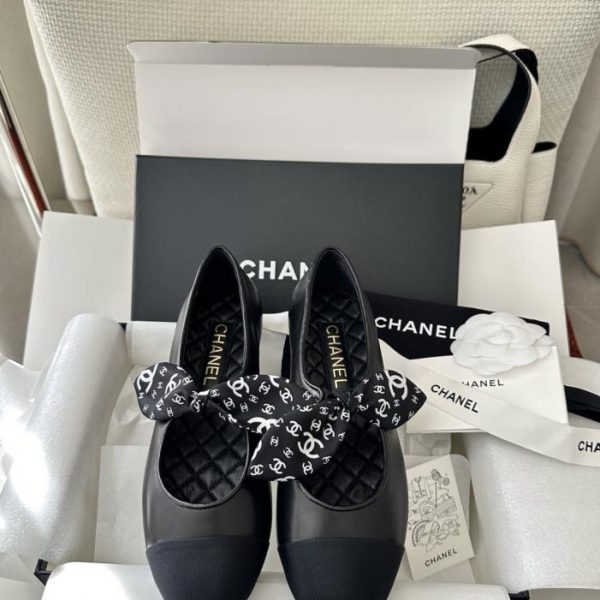 repliche,replica,perfette,siti di,affidabili,migliori siti,dove comprare,1:1,scarpe da ginnastica Scarpe Mary Jane stile francese con fiocco, collezione Chanel Resort, nere (TXE7L7)