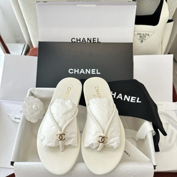 repliche,replica,perfette,siti di,affidabili,migliori siti,dove comprare,1:1,scarpe da ginnastica Infradito Chanel in pelle, bianche (W8UT1Y)