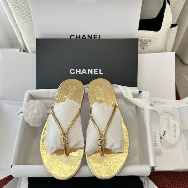 repliche,replica,perfette,siti di,affidabili,migliori siti,dove comprare,1:1,scarpe da ginnastica Nuove infradito Chanel in pelle, color oro (CIW10Z)