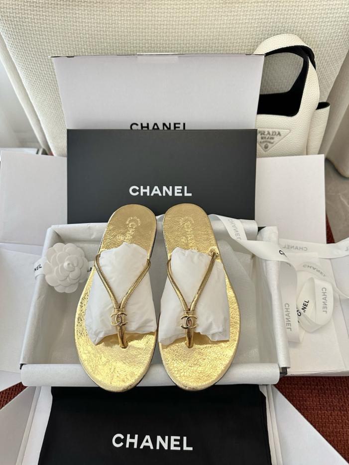 repliche,replica,perfette,siti di,affidabili,migliori siti,dove comprare,1:1,scarpe da ginnastica Nuove infradito Chanel in pelle, color oro (CIW10Z) repliche,replica,perfette,siti di,affidabili,migliori siti,dove comprare,1:1,scarpe da ginnastica Nuove infradito Chanel in pelle, color oro (CIW10Z)