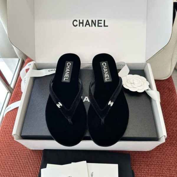 repliche,replica,perfette,siti di,affidabili,migliori siti,dove comprare,1:1,scarpe da ginnastica Infradito classiche Chanel in velluto, camoscio nero (7UH8H7)