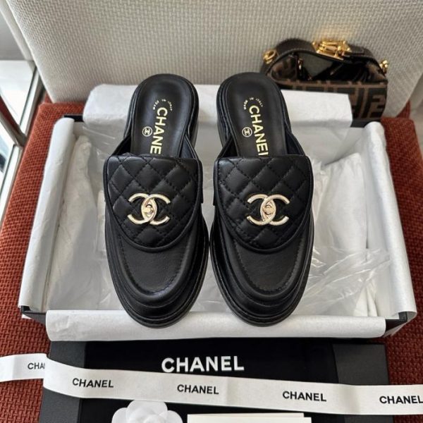 repliche,replica,perfette,siti di,affidabili,migliori siti,dove comprare,1:1,scarpe da ginnastica Ciabatte mocassini Chanel trapuntati con fibbia a doppia C, nere (S6VN29)