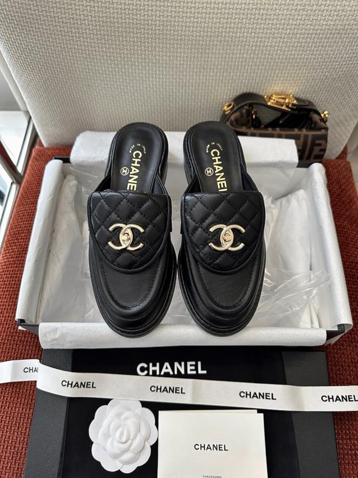 repliche,replica,perfette,siti di,affidabili,migliori siti,dove comprare,1:1,scarpe da ginnastica Ciabatte mocassini Chanel trapuntati con fibbia a doppia C, nere (S6VN29) repliche,replica,perfette,siti di,affidabili,migliori siti,dove comprare,1:1,scarpe da ginnastica Ciabatte mocassini Chanel trapuntati con fibbia a doppia C, nere (S6VN29)