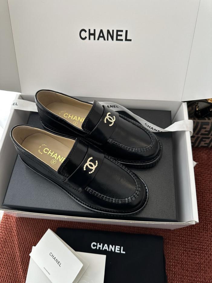 repliche,replica,perfette,siti di,affidabili,migliori siti,dove comprare,1:1,scarpe da ginnastica I nuovi mocassini con doppia C della collezione Resort di Chanel, in nero (VBDFZ7) repliche,replica,perfette,siti di,affidabili,migliori siti,dove comprare,1:1,scarpe da ginnastica I nuovi mocassini con doppia C della collezione Resort di Chanel, in nero (VBDFZ7)
