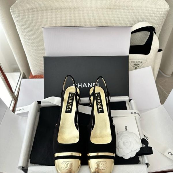 repliche,replica,perfette,siti di,affidabili,migliori siti,dove comprare,1:1,scarpe da ginnastica Sandali vintage Chanel neri e oro a punta quadrata, realizzati in vera pelle di vacchetta (UUYEDW)