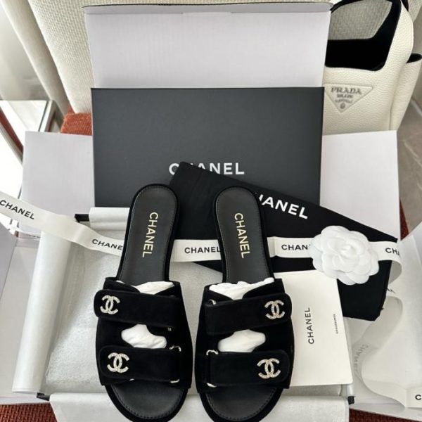 repliche,replica,perfette,siti di,affidabili,migliori siti,dove comprare,1:1,scarpe da ginnastica Sandali Chanel con doppio cinturino e chiusura in velcro impreziositi da strass, in vera pelle scamosciata (MDD8EK)