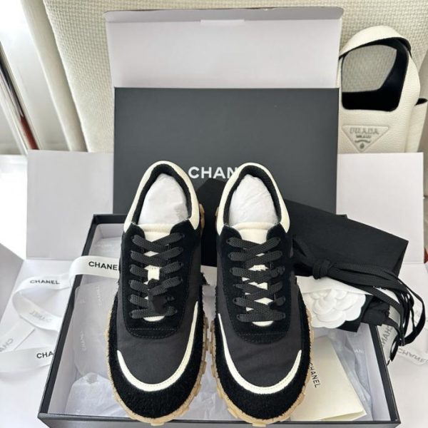 repliche,replica,perfette,siti di,affidabili,migliori siti,dove comprare,1:1,scarpe da ginnastica Le nuove sneakers Chanel con doppia C e finiture in pelle nera (ZCGOGX)