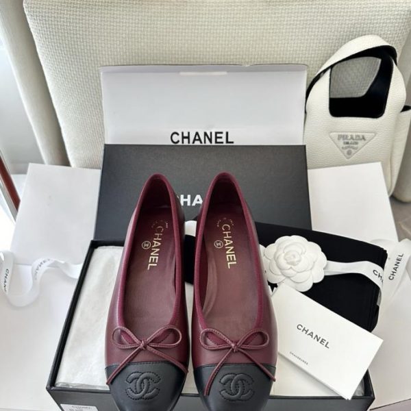 repliche,replica,perfette,siti di,affidabili,migliori siti,dove comprare,1:1,scarpe da ginnastica Le nuove ballerine Chanel in stile retrò con blocchi di colore, realizzate in vera pelle di agnello (52NQAQ)