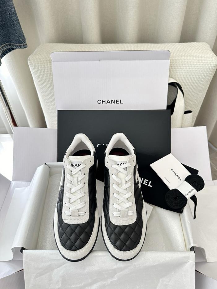 repliche,replica,perfette,siti di,affidabili,migliori siti,dove comprare,1:1,scarpe da ginnastica Nuove sneakers Chanel con doppia C a blocchi di colore e motivo a rombi, in pelle di vitello originale e camoscio (28SKJW). repliche,replica,perfette,siti di,affidabili,migliori siti,dove comprare,1:1,scarpe da ginnastica Nuove sneakers Chanel con doppia C a blocchi di colore e motivo a rombi, in pelle di vitello originale e camoscio (28SKJW).