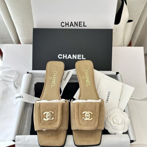 repliche,replica,perfette,siti di,affidabili,migliori siti,dove comprare,1:1,scarpe da ginnastica Sandali Chanel New French in pelle con punta quadrata, color albicocca, in vera pelle scamosciata di agnello (OUXE9K)