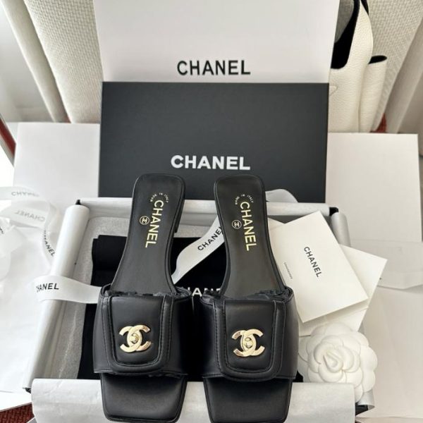 repliche,replica,perfette,siti di,affidabili,migliori siti,dove comprare,1:1,scarpe da ginnastica Sandali Chanel New French in pelle con punta quadrata, neri, in vera pelle scamosciata di agnello (81YVAB)