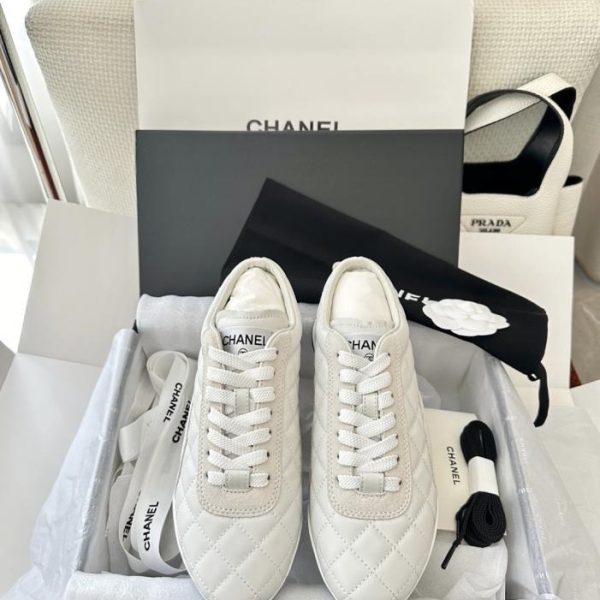 repliche,replica,perfette,siti di,affidabili,migliori siti,dove comprare,1:1,scarpe da ginnastica Sneakers Chanel nuove trapuntate, bianche, tomaia in pelle originale, interno in pelle scamosciata di vitello (5A8O96)