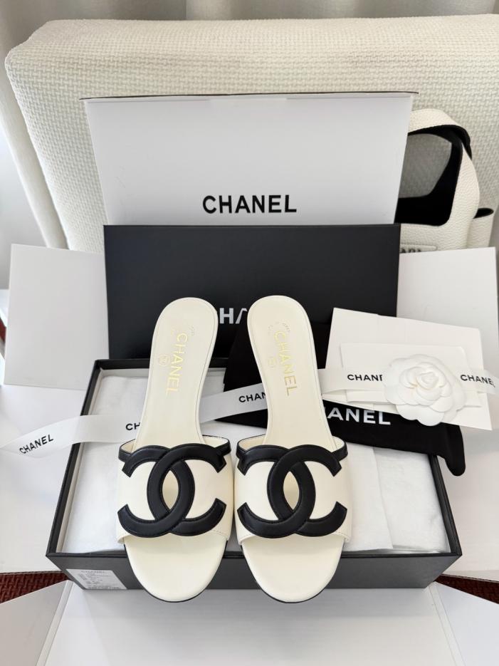 repliche,replica,perfette,siti di,affidabili,migliori siti,dove comprare,1:1,scarpe da ginnastica Sandali Chanel con tacco a spillo e doppia C traforata, in pelle di agnello originale bianca (T9QMVM) repliche,replica,perfette,siti di,affidabili,migliori siti,dove comprare,1:1,scarpe da ginnastica Sandali Chanel con tacco a spillo e doppia C traforata, in pelle di agnello originale bianca (T9QMVM)