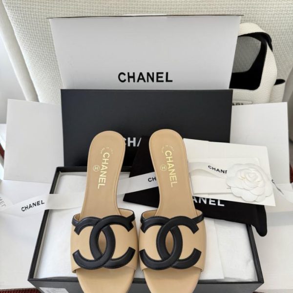 repliche,replica,perfette,siti di,affidabili,migliori siti,dove comprare,1:1,scarpe da ginnastica Sandali Chanel con tacco a spillo e doppia C traforata, in pelle di agnello originale beige (G14KDX)