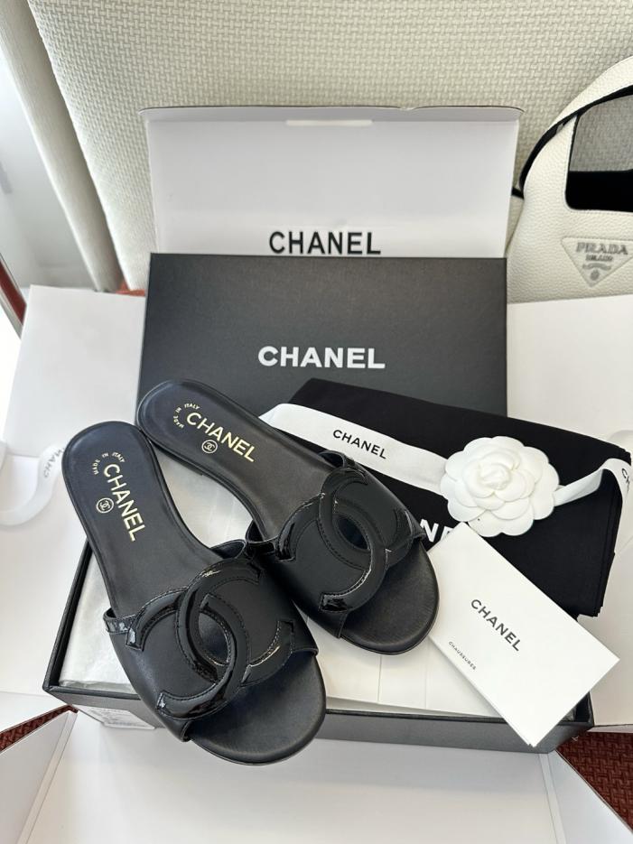 repliche,replica,perfette,siti di,affidabili,migliori siti,dove comprare,1:1,scarpe da ginnastica Sandali piatti Chanel con doppia C traforata, in pelle di agnello originale nera (HE55Z2) repliche,replica,perfette,siti di,affidabili,migliori siti,dove comprare,1:1,scarpe da ginnastica Sandali piatti Chanel con doppia C traforata, in pelle di agnello originale nera (HE55Z2)