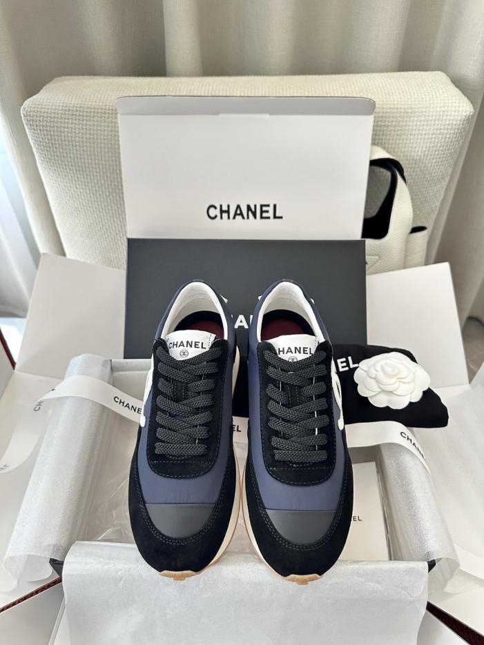 repliche,replica,perfette,siti di,affidabili,migliori siti,dove comprare,1:1,scarpe da ginnastica Nuove sneakers con plateau e doppia C in camoscio blu navy di Chanel (MN18K9) repliche,replica,perfette,siti di,affidabili,migliori siti,dove comprare,1:1,scarpe da ginnastica Nuove sneakers con plateau e doppia C in camoscio blu navy di Chanel (MN18K9)