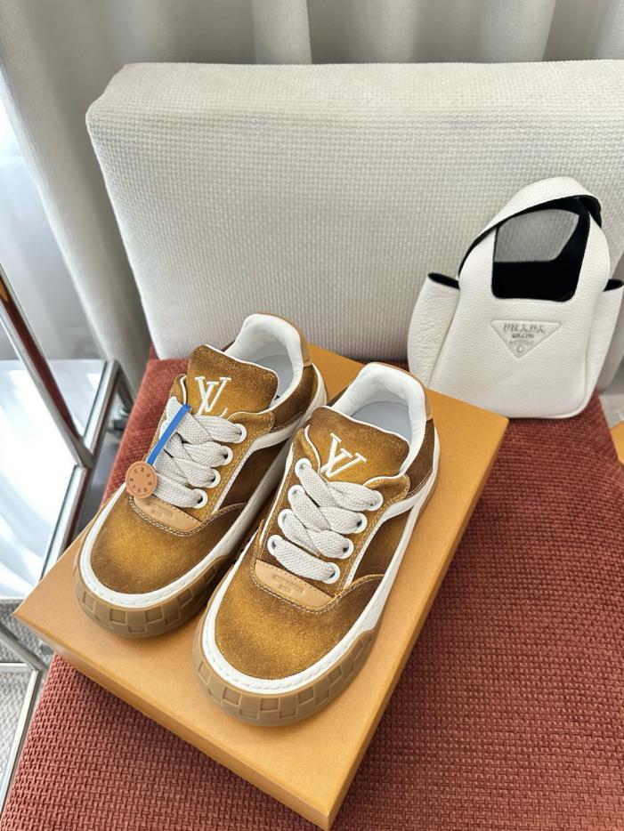 repliche,replica,perfette,siti di,affidabili,migliori siti,dove comprare,1:1,scarpe da ginnastica Sneakers LV TILTED in pelle nabuk gialla (Y5GUKG) repliche,replica,perfette,siti di,affidabili,migliori siti,dove comprare,1:1,scarpe da ginnastica Sneakers LV TILTED in pelle nabuk gialla (Y5GUKG)