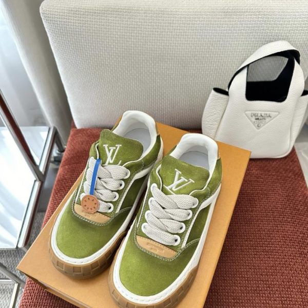 Sneakers LV TILTED in pelle scamosciata verde (009SAN)