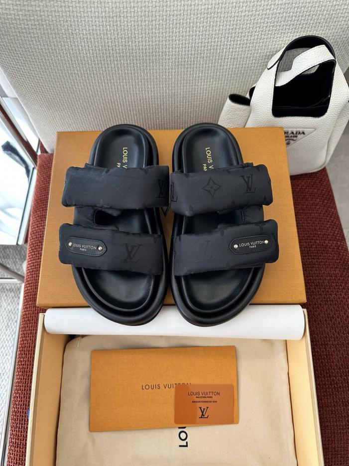 repliche,replica,perfette,siti di,affidabili,migliori siti,dove comprare,1:1,scarpe da ginnastica Pantofole LV POOL Pillow Comfort con chiusura in velcro, nere (EQ3MA5) repliche,replica,perfette,siti di,affidabili,migliori siti,dove comprare,1:1,scarpe da ginnastica Pantofole LV POOL Pillow Comfort con chiusura in velcro, nere (EQ3MA5)